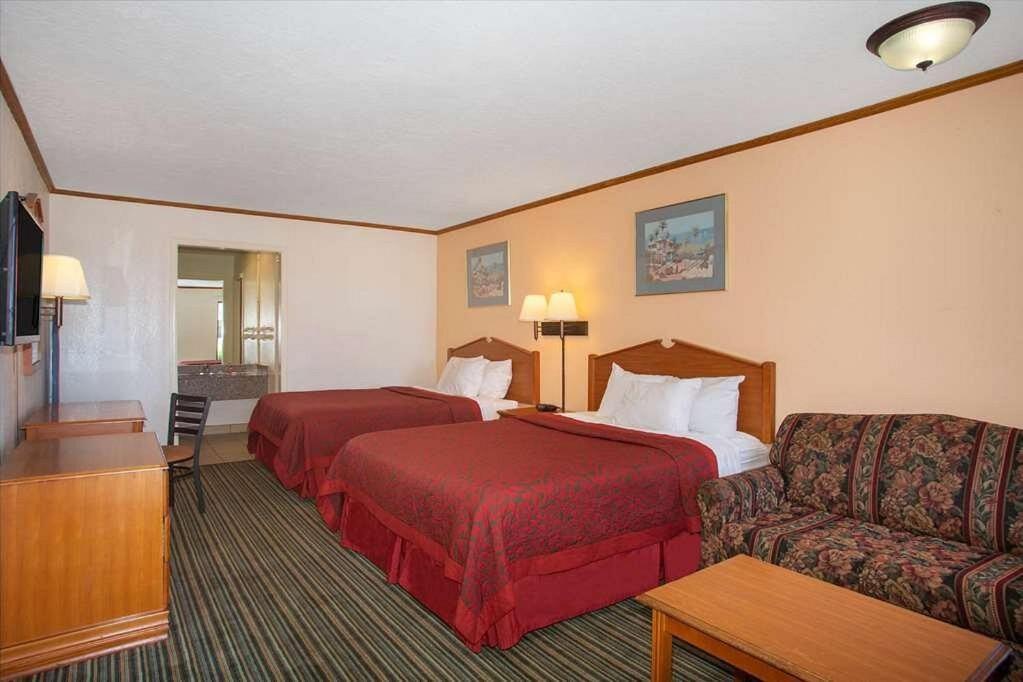 Economy Hotel Wichita- Florence St ภายนอก รูปภาพ